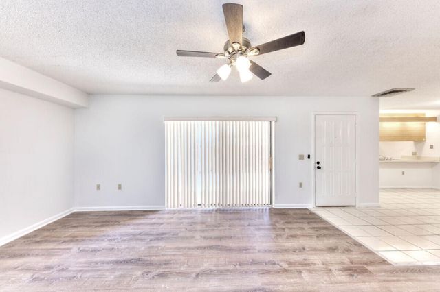 5731 57th Way 42a, West Palm Beach, FL 33409