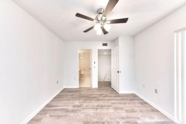 5731 57th Way 42a, West Palm Beach, FL 33409