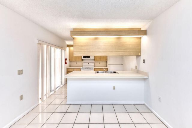 5731 57th Way 42a, West Palm Beach, FL 33409