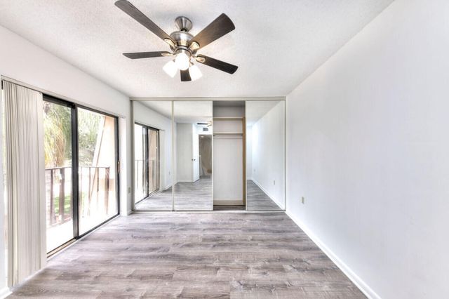 5731 57th Way 42a, West Palm Beach, FL 33409