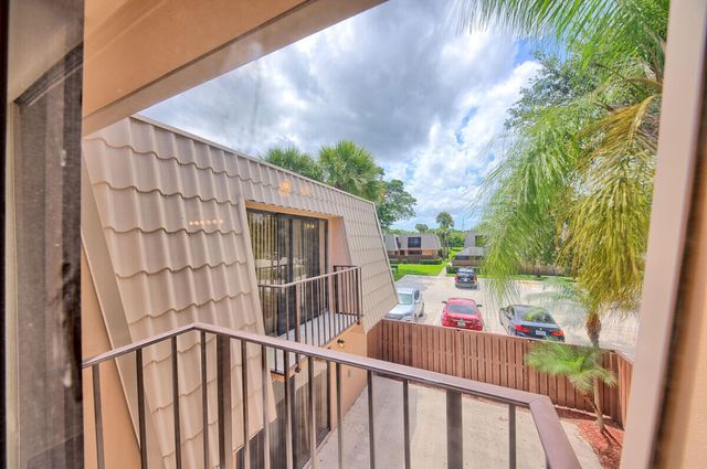 5731 57th Way 42a, West Palm Beach, FL 33409