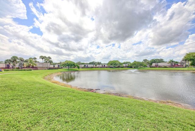 5731 57th Way 42a, West Palm Beach, FL 33409