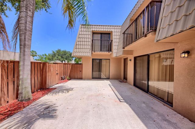 5731 57th Way 42a, West Palm Beach, FL 33409