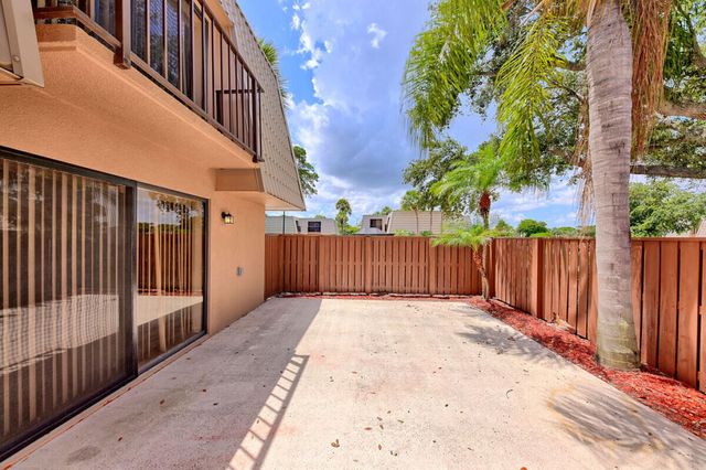 5731 57th Way 42a, West Palm Beach, FL 33409