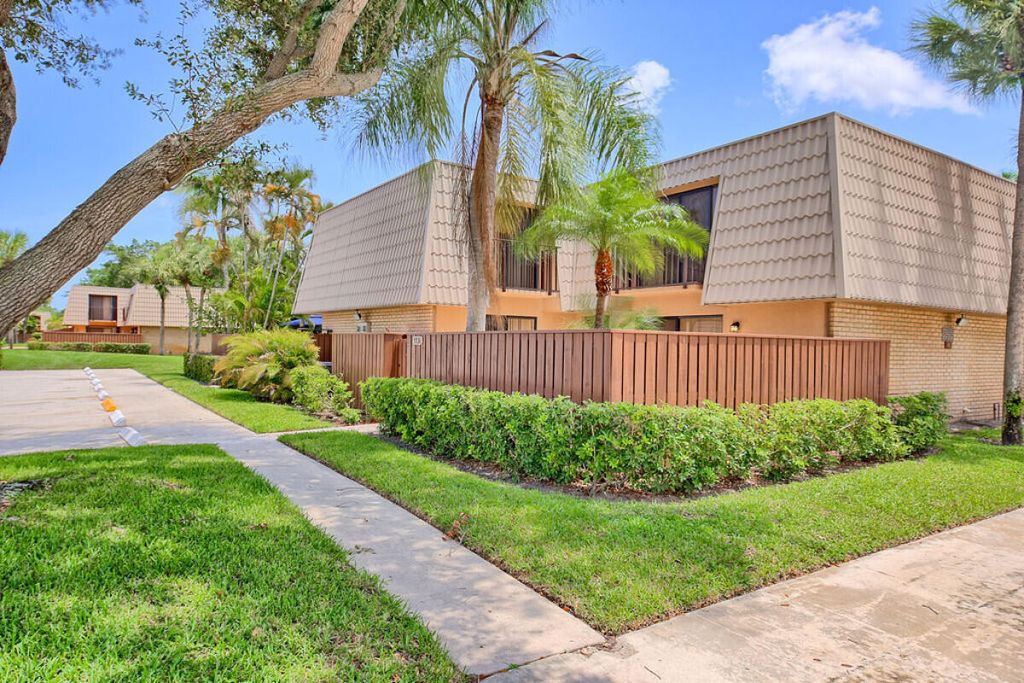 5731 57th Way 42a, West Palm Beach, FL 33409