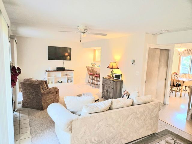 61 Apple Hill 61, Newington, CT 06111