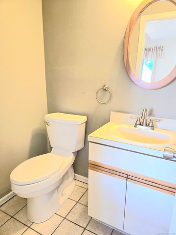 61 Apple Hill 61, Newington, CT 06111