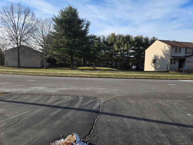 61 Apple Hill 61, Newington, CT 06111