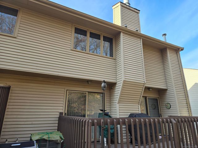 61 Apple Hill 61, Newington, CT 06111