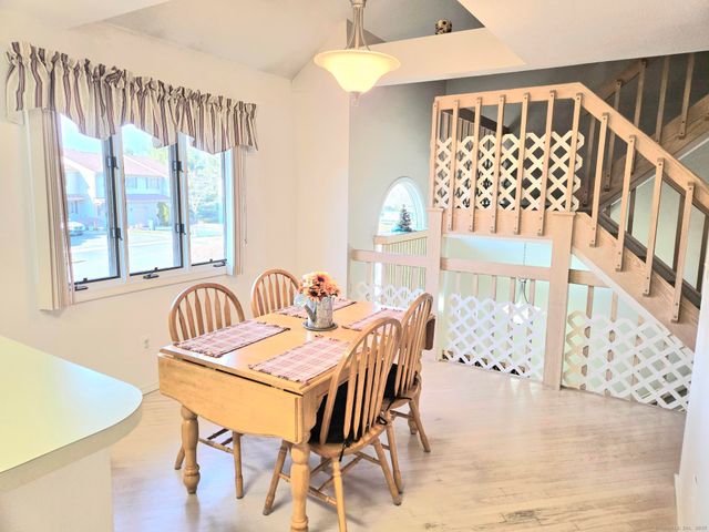 61 Apple Hill 61, Newington, CT 06111