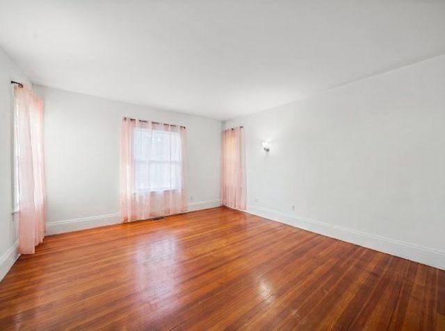 275 Broadway St, Chicopee, MA 01020