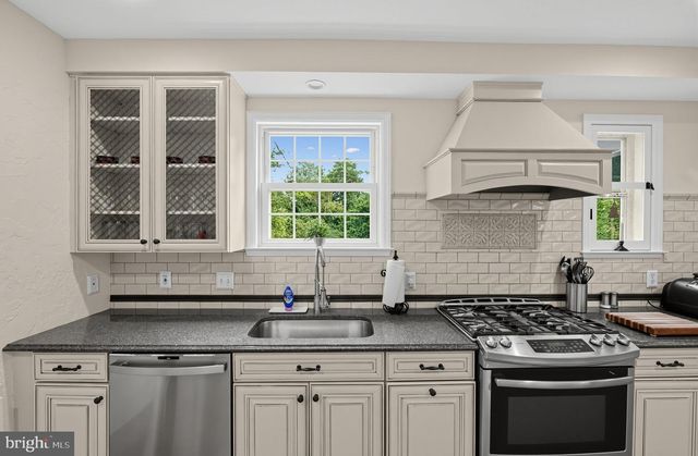 106 N BEAUMONT AVE, Catonsville, MD 21228