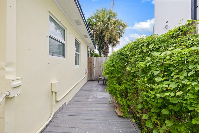 400 45TH Street, West Palm Beach, FL 33407