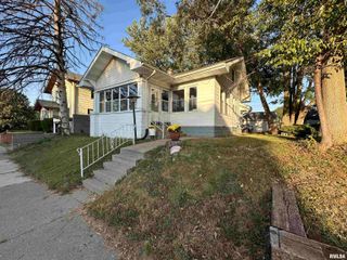 2215 GRAND Avenue, Davenport, IA 52803