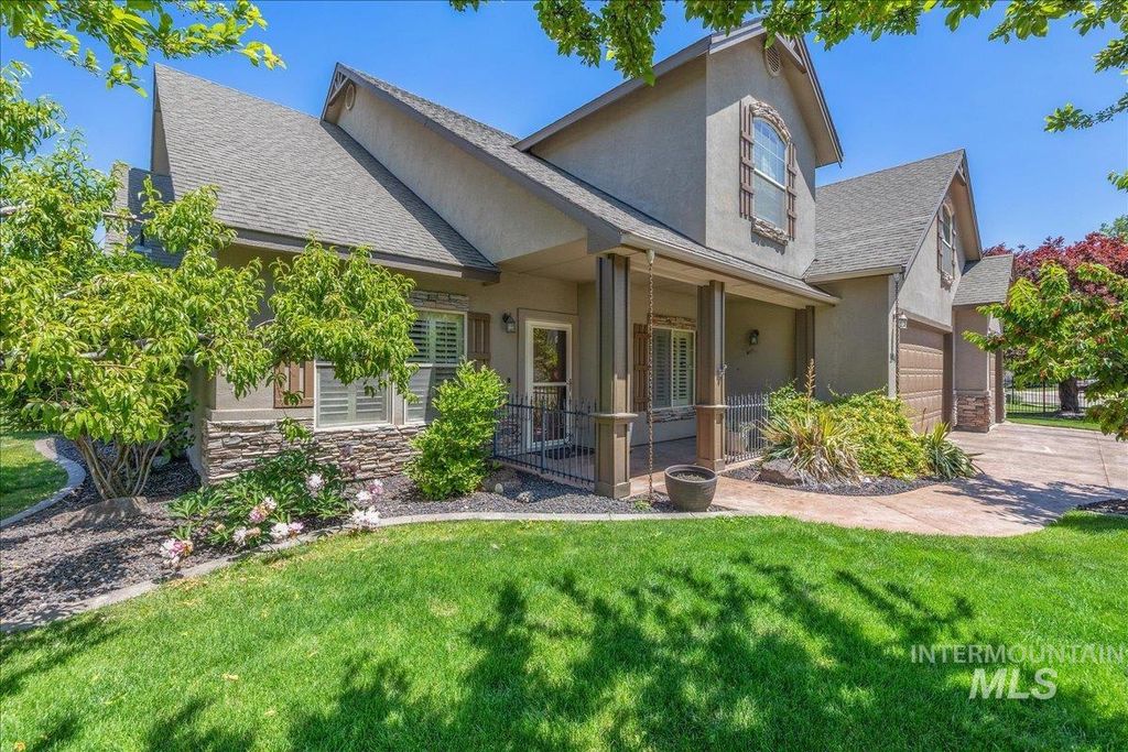 594 W Kodiak Dr, Meridian, ID 83642