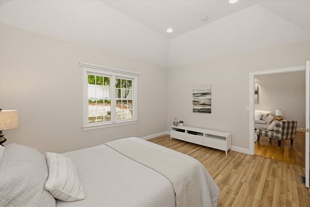 10 Charnstaff Ln 202, Billerica, MA 01821