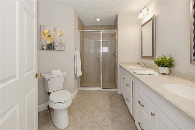 10 Charnstaff Ln 202, Billerica, MA 01821
