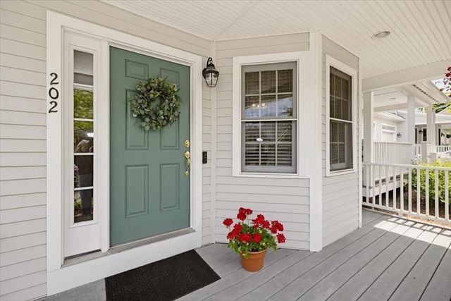 10 Charnstaff Ln 202, Billerica, MA 01821