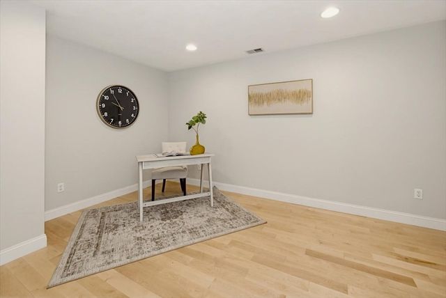 10 Charnstaff Ln 202, Billerica, MA 01821