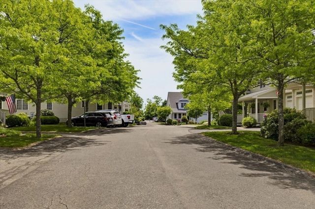 10 Charnstaff Ln 202, Billerica, MA 01821