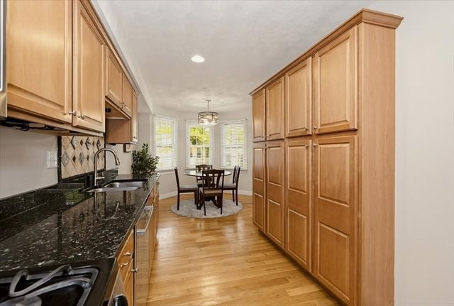 10 Charnstaff Ln 202, Billerica, MA 01821