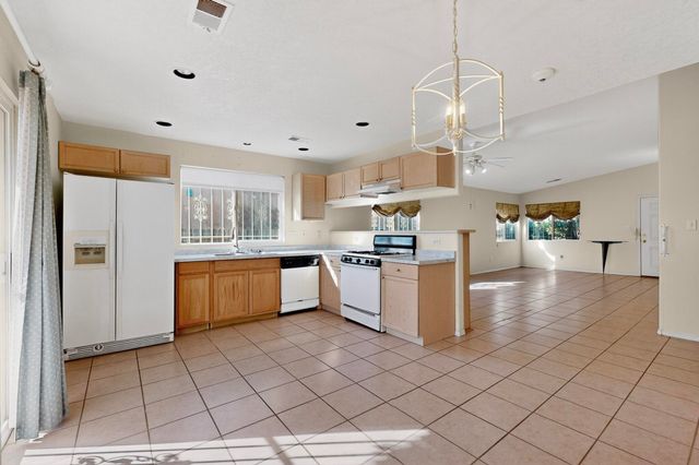 6908 Gabbro Avenue NE, Albuquerque, NM 87113