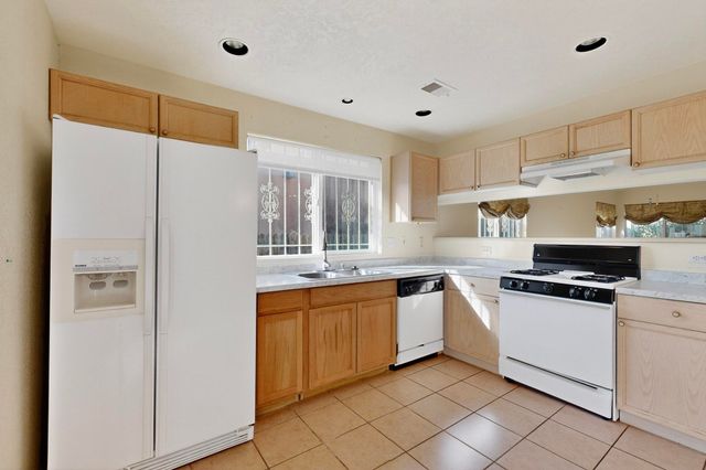 6908 Gabbro Avenue NE, Albuquerque, NM 87113