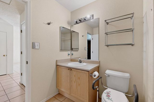 6908 Gabbro Avenue NE, Albuquerque, NM 87113