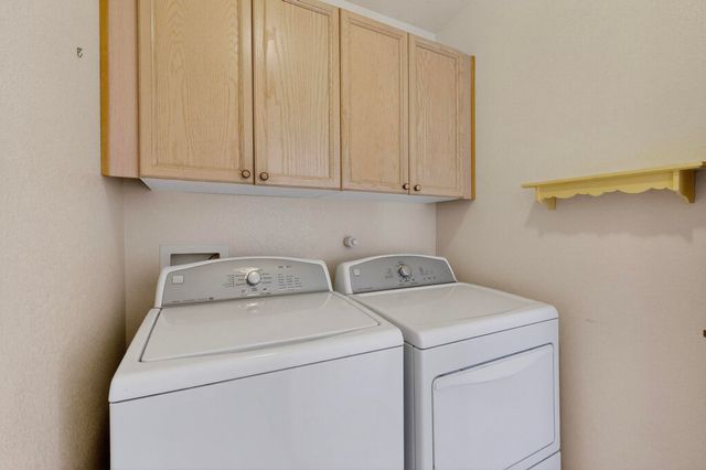 6908 Gabbro Avenue NE, Albuquerque, NM 87113