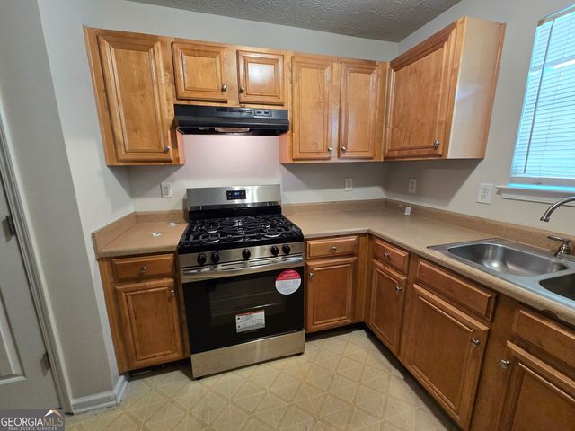 5636 One Lake Way, Atlanta, GA 30349