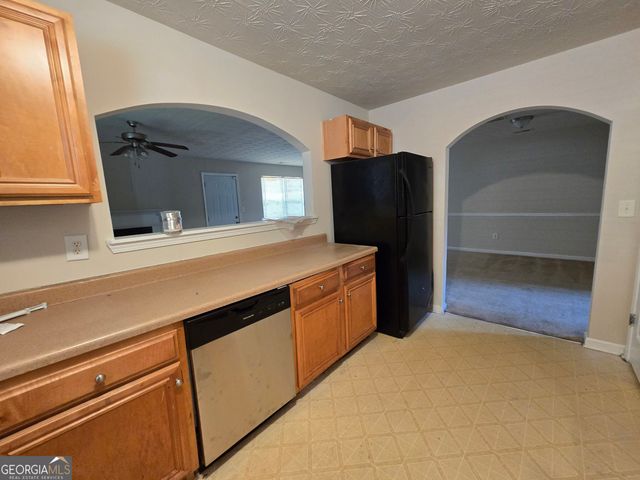 5636 One Lake Way, Atlanta, GA 30349