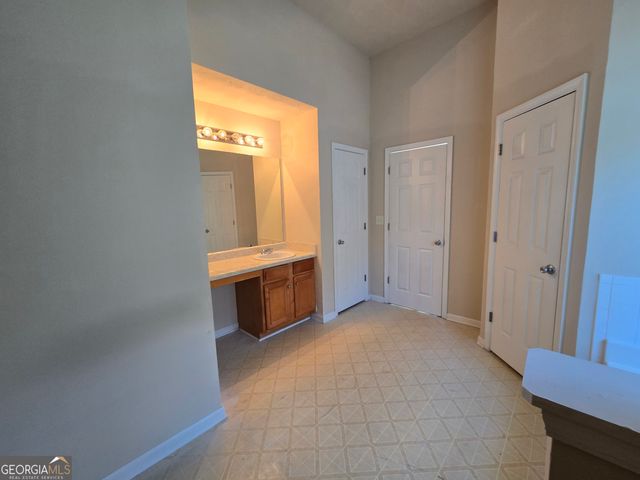 5636 One Lake Way, Atlanta, GA 30349