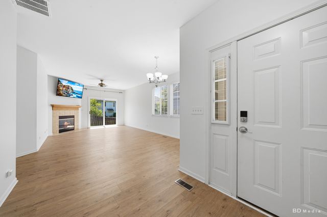 8222 Tremont Lane, Joliet, IL 60431