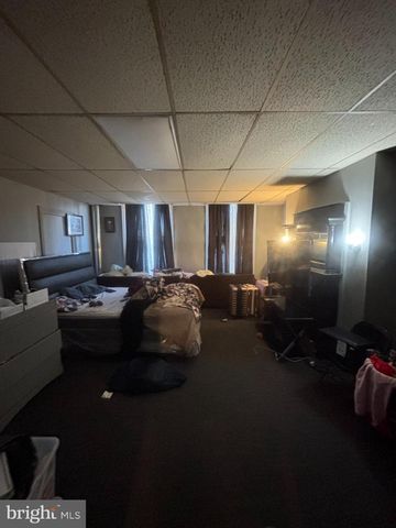 66 W QUEEN ST, Chambersburg, PA 17201