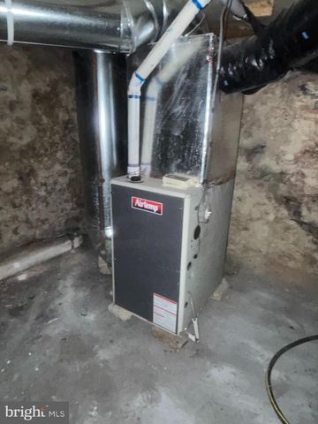 66 W QUEEN ST, Chambersburg, PA 17201