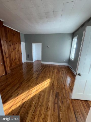 66 W QUEEN ST, Chambersburg, PA 17201