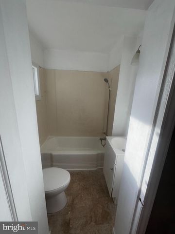 66 W QUEEN ST, Chambersburg, PA 17201