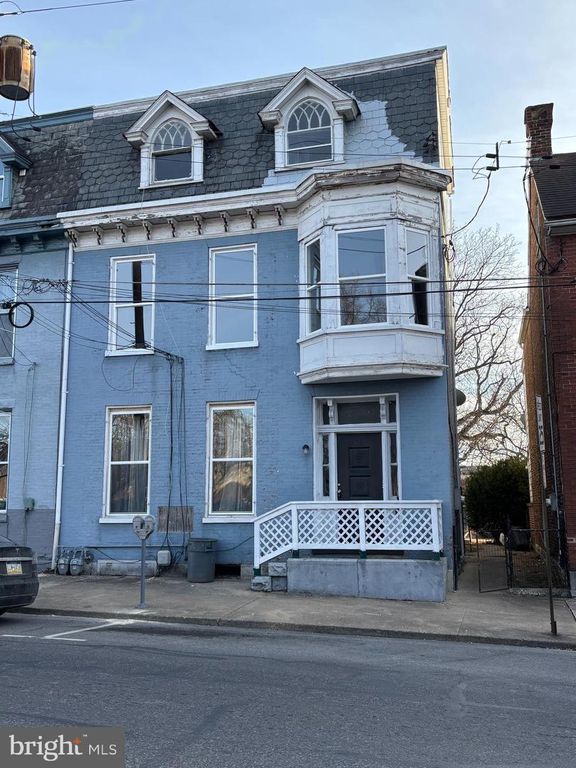 66 W QUEEN ST, Chambersburg, PA 17201
