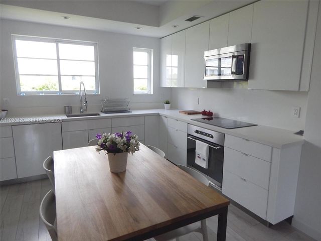 831 10th St 102, Miami Beach, FL 33139