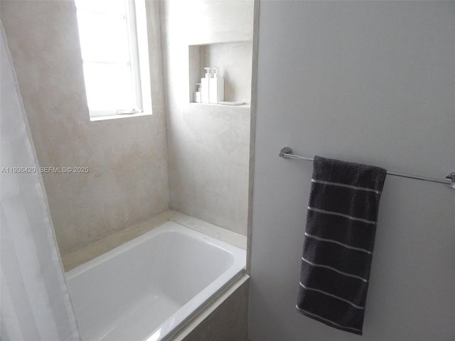 831 10th St 102, Miami Beach, FL 33139