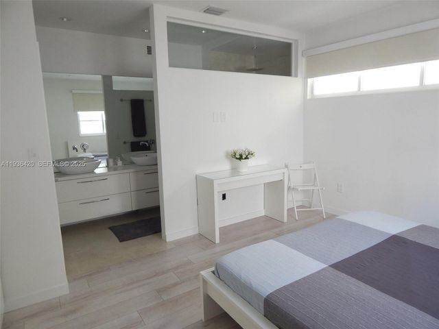 831 10th St 102, Miami Beach, FL 33139