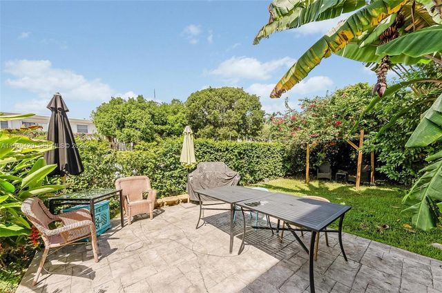 831 10th St 102, Miami Beach, FL 33139