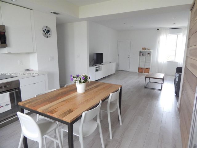 831 10th St 102, Miami Beach, FL 33139