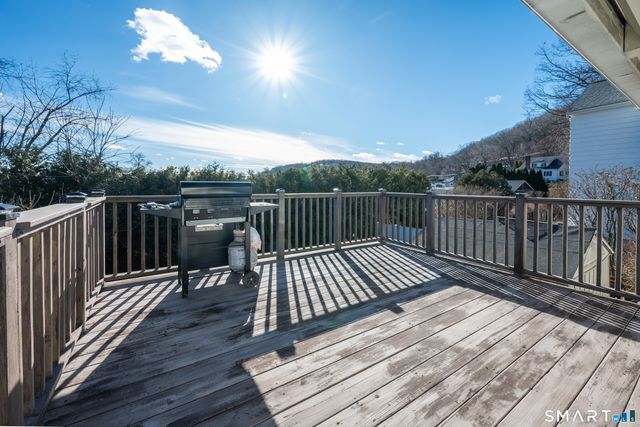 9 North Beach Drive, New Fairfield, CT 06812