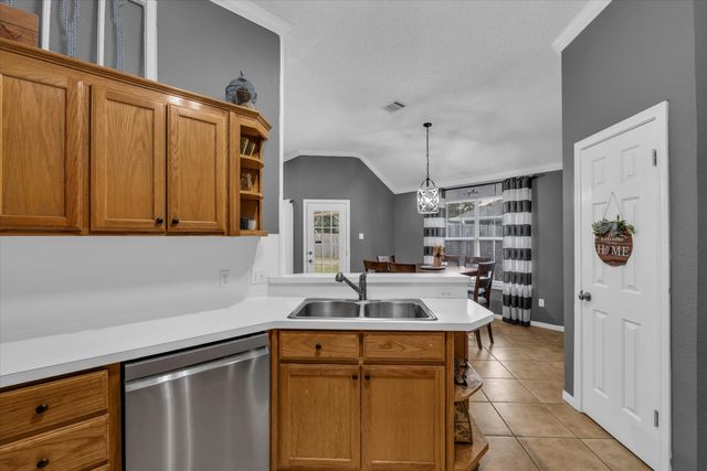 822 Crested Butte Drive, Hewitt, TX 76643