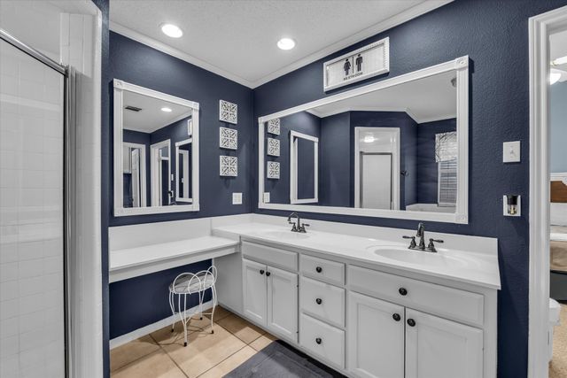 822 Crested Butte Drive, Hewitt, TX 76643