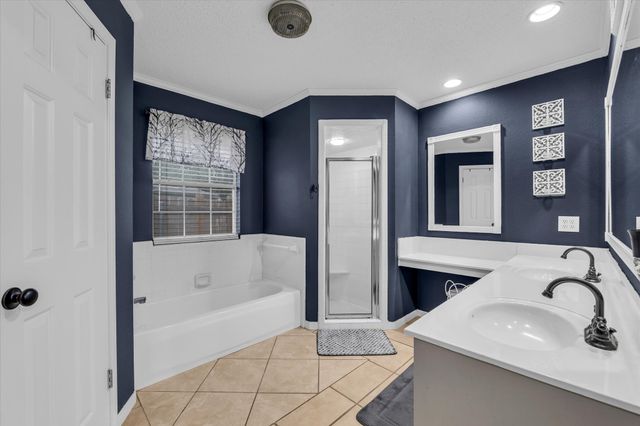 822 Crested Butte Drive, Hewitt, TX 76643