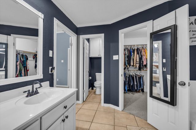 822 Crested Butte Drive, Hewitt, TX 76643