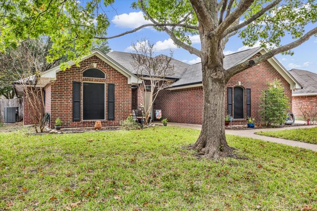 822 Crested Butte Drive, Hewitt, TX 76643