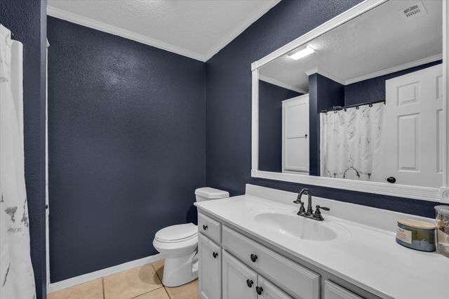 822 Crested Butte Drive, Hewitt, TX 76643